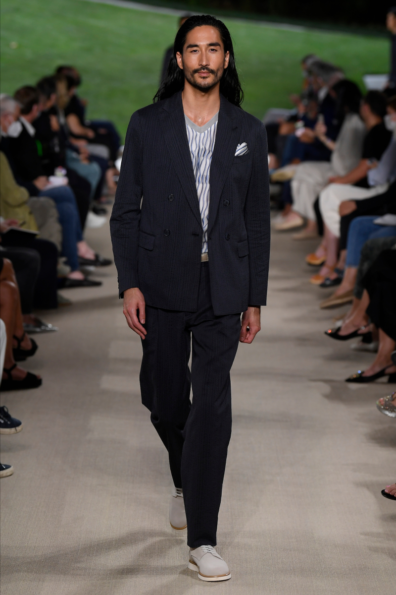 Giorgio Armani Menswear Spring 2022 Milan - Fashionably Male