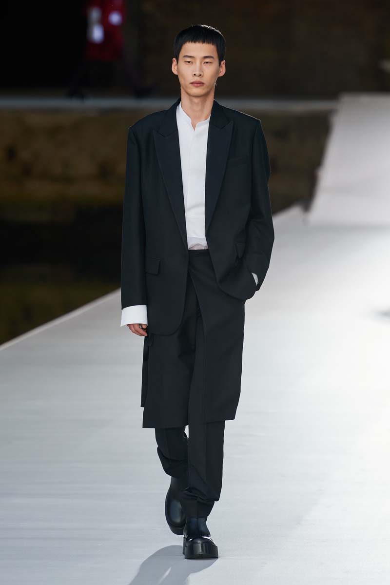 Valentino Haute Couture Men's Fall 2021 Collection - Fashionably Male