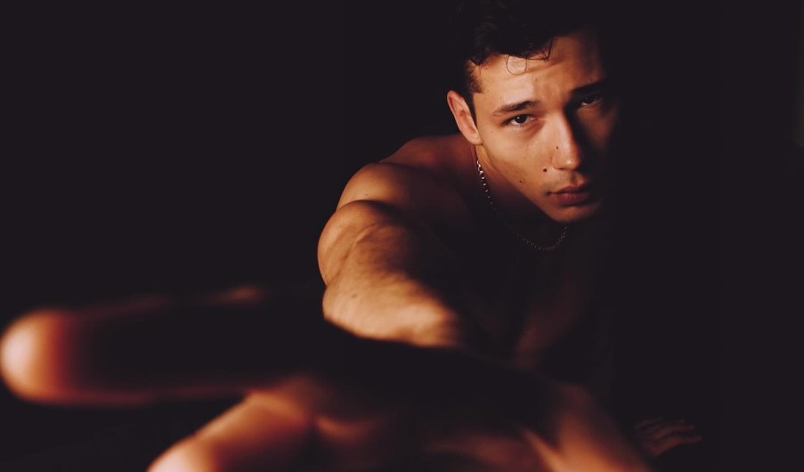 Sculpted Elegance: Fernando Skinner Unveiled in Kemal Dedecan's Exclusive Photoshoot