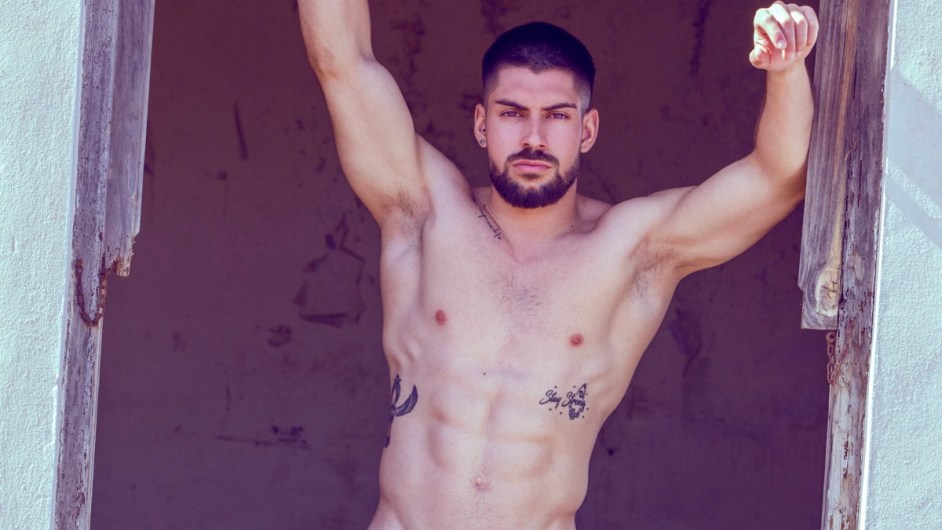 Eduardo: Unveiling His Hustle Side in Adrián C. Martín's Captivating Photo Gallery